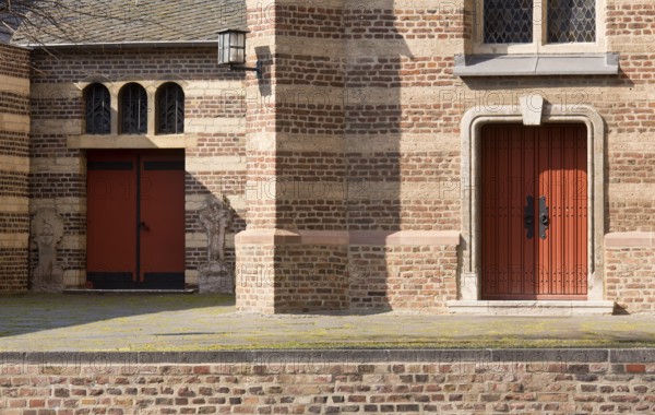 Entrance to the baptistery by Dominikus Böhm 1928, south portal on the right, St., Sankt, Saint