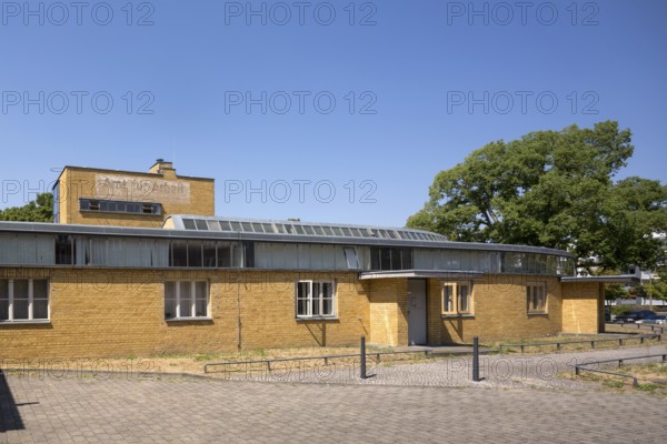 Dessau, former labour office by Walter Gropius, east view
