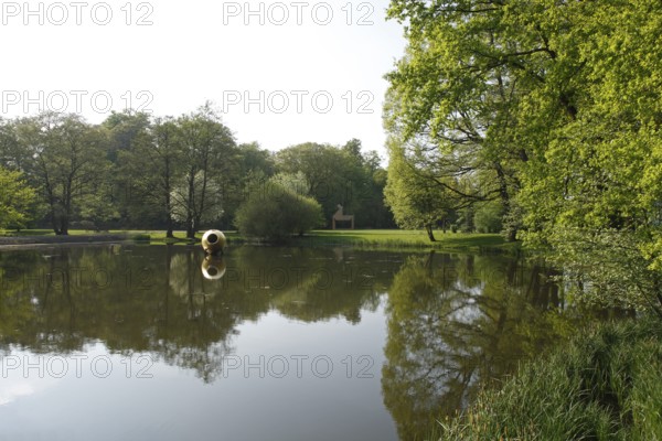 Moyland, castle park in spring