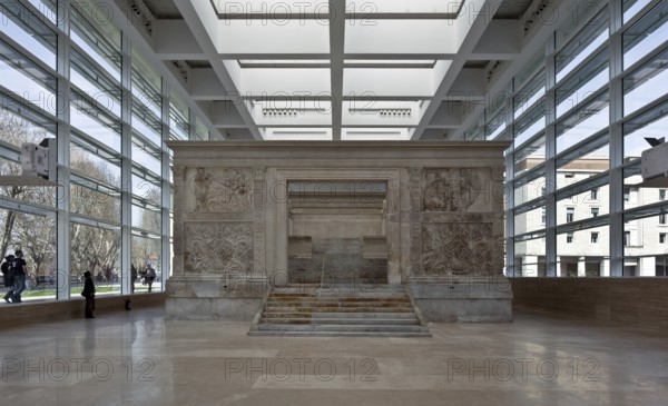 New museum building 2006 by Richard Meier, Great Hall with altar