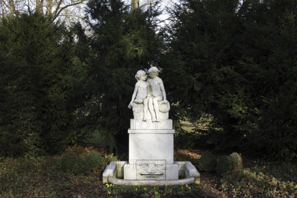 Krefeld, Hohenzollernstraße, children's fountain (fairytale fountain)