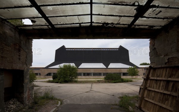 Built in 1922-23 by Erich Mendelsohn, roof of the dye works demolished in 1935, reconstructed in