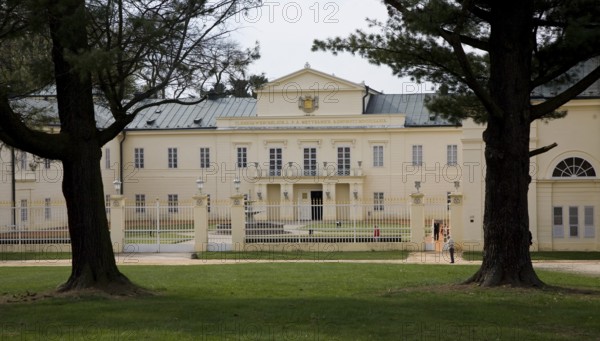 Czech Rep Lázne Kynzvart/Königswart Metternich Castle View of the main wing. The first castle,