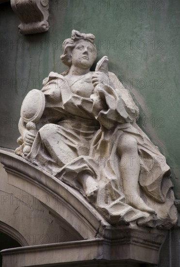 Halle/Saale, Ulrichstraße 7 Portal crowning from 1707