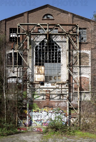 Krefeld, Ürdingen, Rheinwerft, former warehouse building, dilapidated façade facing the Rhine