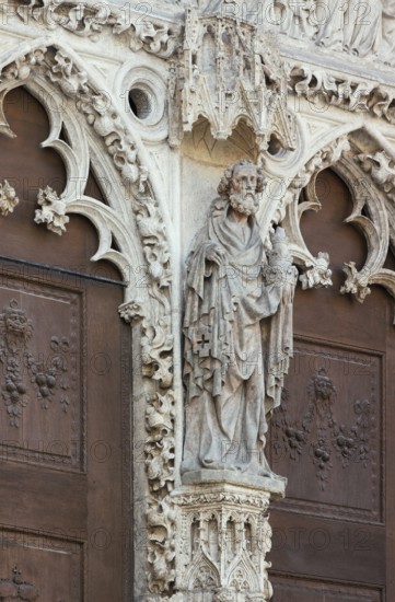 Main portal, Apostle Peter on the Trumea pillar, St., Saint, Saint