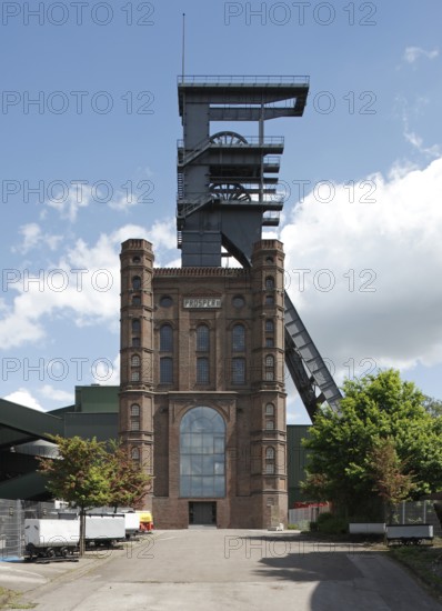 Combination of Malakow tower and headframe