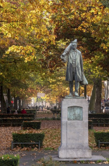 Krefeld, Südwall, corner of Ostwall, Master Ponzelar silk weaver monument