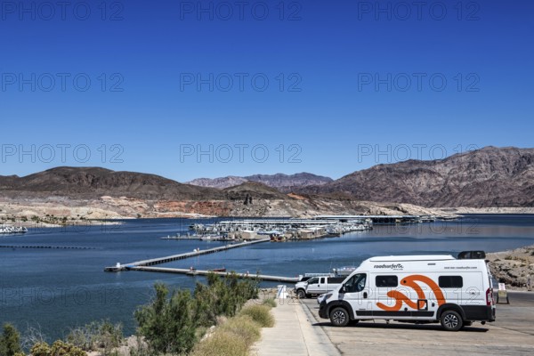 Motorhome in front of Lake Mead National Recreation Area, Nevada, USA, North America