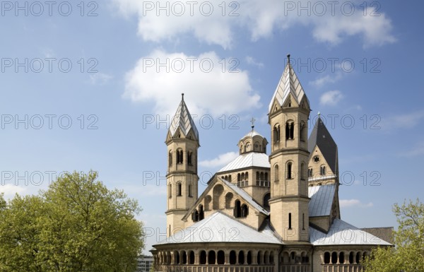 View from the north-east of the cloverleaf choir and crossing tower, St., Sankt, Saint