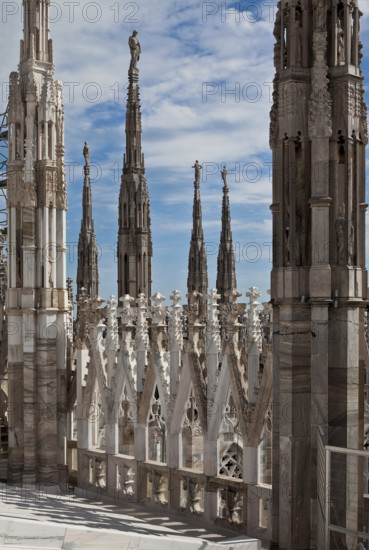Roof terrace, part of the southern parapet made of wimpergen with cross flowers and pinnacles of