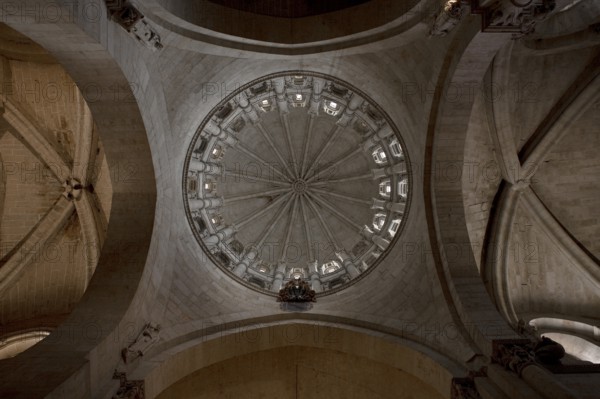 View into the crossing dome, St., Sankt, Saint