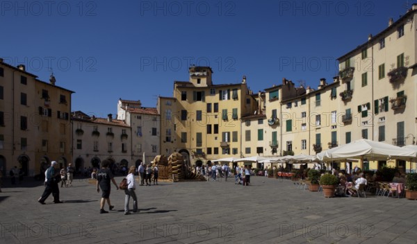 Medieval houses in a Roman amphitheatre