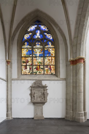 South aisle to the west