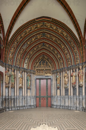 Maastricht, Basiliek van Sint Servaas (Basilica of St Servatius), mountain portal