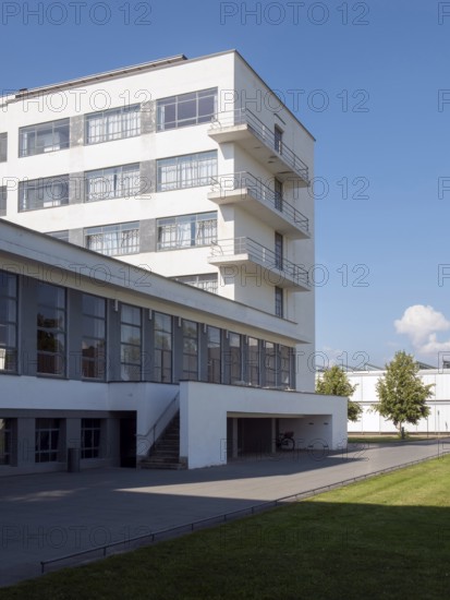 Dessau, Bauhaus, Prellerhaus studio building, south side with canteen in the connecting wing