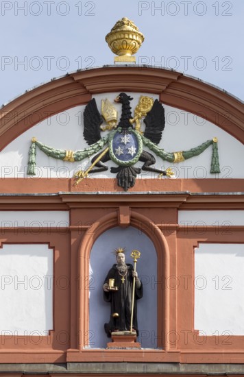 Prelature, bishop's figure above the outer portal