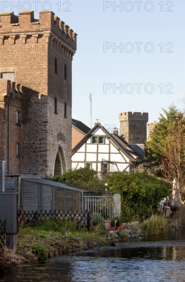 Erftstadt-Lechenich, Bonner Tor, 14th century, field side, restored in 1853, in the background the