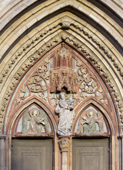 West portal, tympanum with angels and Madonna, St., Sankt, Saint