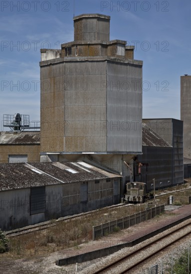 Allonnes south-east of Chartres. Silo with hexagonal floor plan built in the second half of the