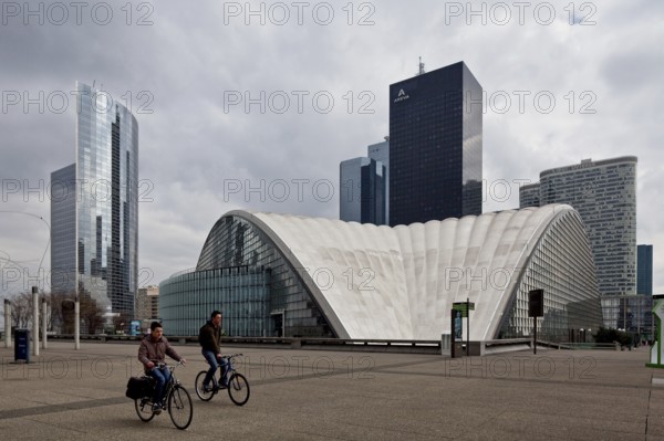 Former CNIT exhibition hall, built 1956-58 by Bernard Zehrfuss, since modernisation in 1988