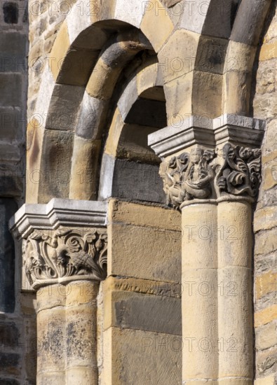 Maastricht, Basilica of Our Lady, Basiliek van Onze-Lieve-Vrouw-Tenhemelopneming, capitals on the