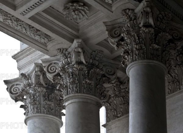 Porch, three Corinthian capitals, St., Sankt, Saint