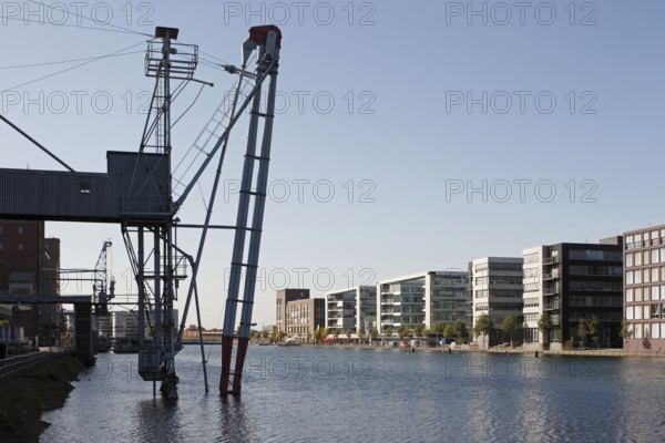 View from the south side to the west, crane in front of the Küppersmühle