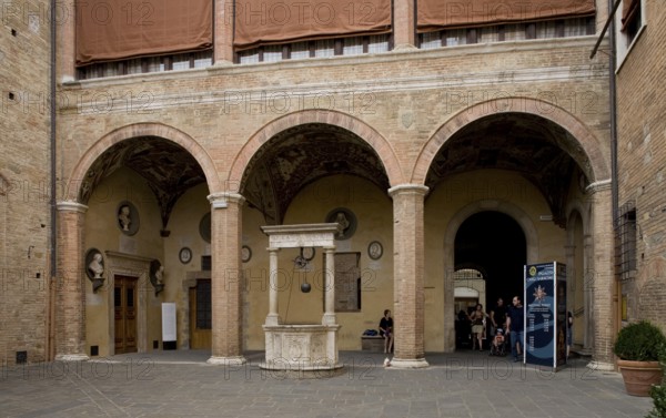 Siena, Chigi Sarazini