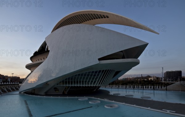 City of Arts and Sciences (cat./val. Ciutat de les Arts i de les Ciències), opera house QUEEN