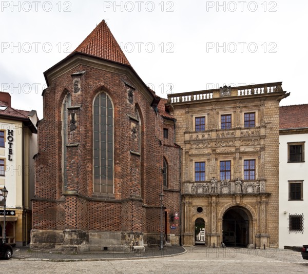 Begun in 1544, above the passageway figures of Duke George II and Barbara of Brandenburg, St.,