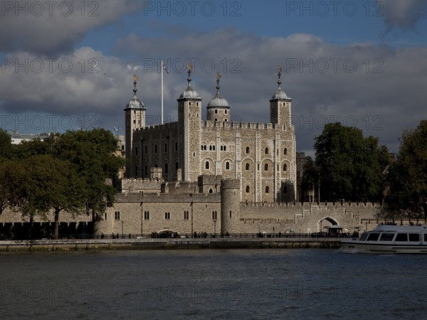 Section with White Tower from the south-west across the Thames