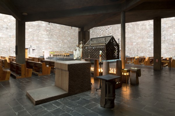 Shrine of St Anne in the side aisle, St, Saint, Saint