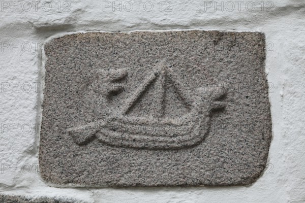 DNK, Langeland, Skroebelev, village church, ca. 12th century, Exteriör, granite sculpture, south