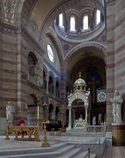 Built 1852-92, view into the choir, St., Sankt, Saint