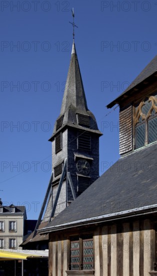 Free-standing tower from the end of the 15th century covered with chestnut wood shingles, nave on