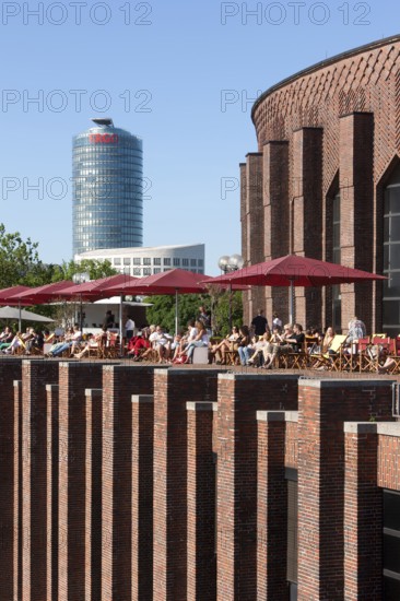 In the background the tower of ERGO Versicherung (formerly VICTORIA)
