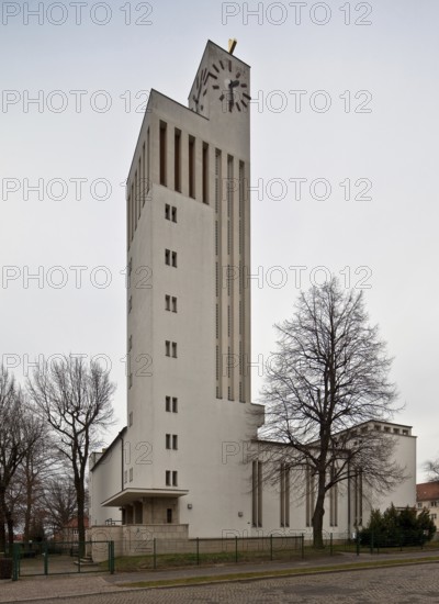 Built 1930-32 by Hans Heinrich Grotjahn, reinforced concrete skeleton construction, tower with