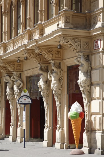 Sculpture, carrier figure, ice cream cone, ice cream cone