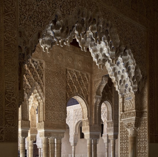 Nasrid Palace, Court of Lions, capitals and stuccoed pillars and arcades