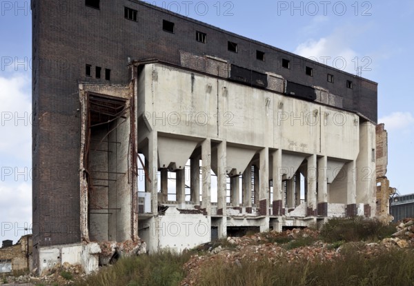 Modern building with Wilhelminian-style core, coal feed hopper freely visible