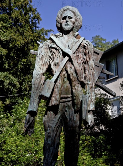 Statue of Vincent van Gogh, created by Ossip Zadkine in 1961