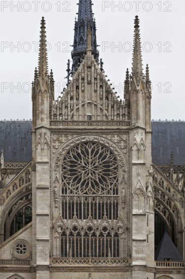 Construction began in 1220, gable of the south transept, upper part with rose window, St., Sankt,