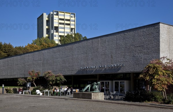 1954-60 by Werner Düttmann, front facing Hanseatenweg with sculpture LIEGENDE by Henry MOORE, in