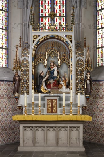 Main altar (with altar cloth and candlesticks), St., Saint, Saint