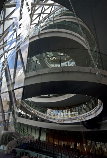 Completed in 2002 by Norman Foster and Partners, Spiralrampe