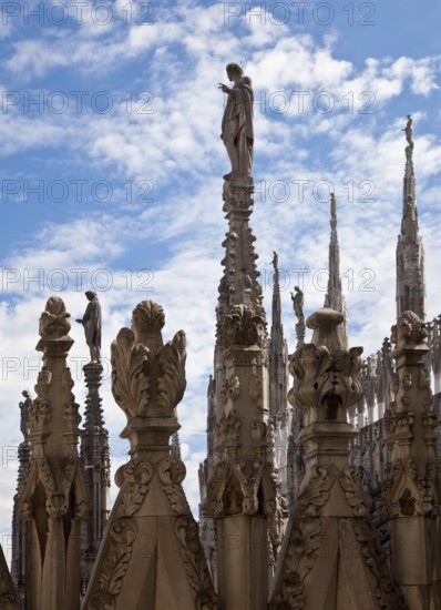 Roof zone in the area of the transept with wimpergen buttresses and 19th century branch, St.,