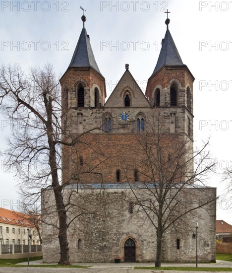Aken (Elbe), St Mary's Church. Facade from the west. Romanesque pillar basilica with early Gothic