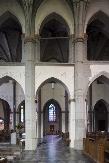 North aisle, view to the south towards the nave, St., Sankt, Saint