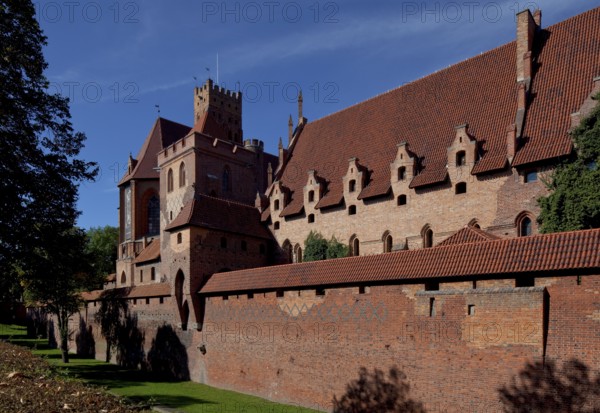 View from north-east, left Hochschloß, right Mittelschloß, St., Sankt, Saint